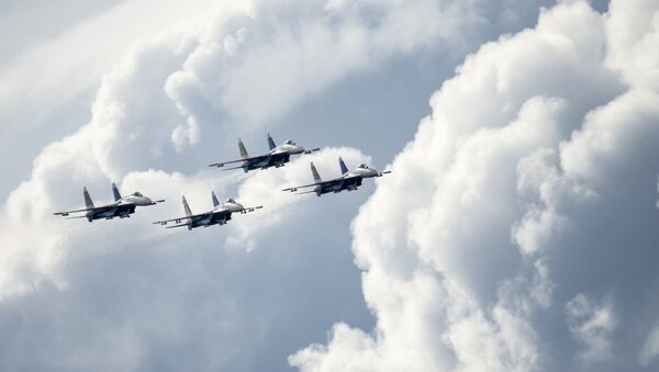 Архивное фото истребителей Су-27 - Sputnik Казахстан