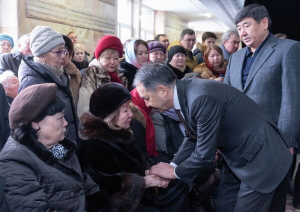 Алматыда халық ұшақ апатынан қаза болған генерал Қайдаровпен қоштасты - фото - Sputnik Қазақстан