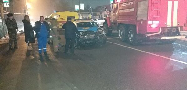 Автомобиль протаранил в патрульную машину в Алматы: пострадал полицейский - Sputnik Казахстан