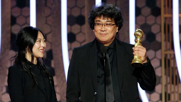 Режиссер из Южной Кореи Пон Чжун Хо, снявший фильм Паразиты, получил премию Золотой глобус в категории Лучший фильм на иностранном языке - Sputnik Казахстан