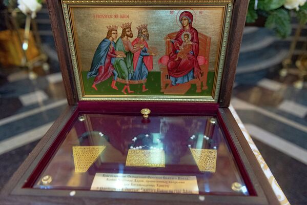 Копия ковчега с Дарами волхвов, принесенная в Алматы из афонского монастыря святого Павла - Sputnik Казахстан