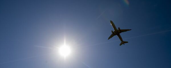 Архивное фото самолета Боинг 737, взлетающего над аэропортом в Вашингтоне. Данное украинское воздушное судно, потерпело крушение 8 января 2020 года вскоре после взлета в Тегеране Архивное фото самолета Боинг 737, взлетающего над аэропортом в Вашингтоне. Данное украинское воздушное судно, потерпело крушение 8 января 2020 года вскоре после взлета в Тегеране - Sputnik Казахстан