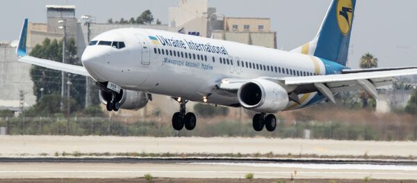 Архивное фото самолета Boeing 737-3E7 от Ukraine Int. международном аэропорту Тель-Авива. Украинское воздушное судно потерпело крушение 8 января 2020 года вскоре после взлета в Тегеране Архивное фото самолета Boeing 737-3E7 от Ukraine Int. международном аэропорту Тель-Авива. Украинское воздушное судно потерпело крушение 8 января 2020 года вскоре после взлета в Тегеране - Sputnik Казахстан