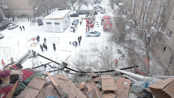 В многоэтажном доме обрушилась стена из-за взрыва газа - Sputnik Казахстан