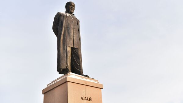 Памятник Абаю Кунанбаеву в Нур-Султане - Sputnik Қазақстан