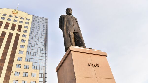 Памятник Абаю Кунанбаеву в Нур-Султане - Sputnik Казахстан