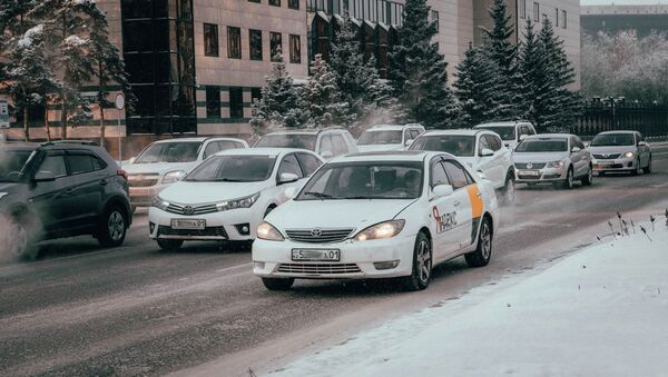 Автомобили Яндекс-такси на дороге - Sputnik Казахстан