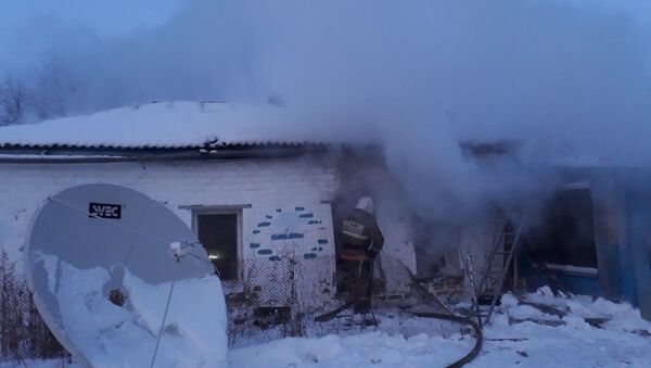 Пенсионер сгорел в собственном доме из-за непотушенной сигареты в СКО - Sputnik Казахстан