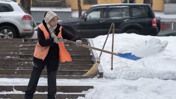 Уборка снега на алматинских улицах - Sputnik Казахстан