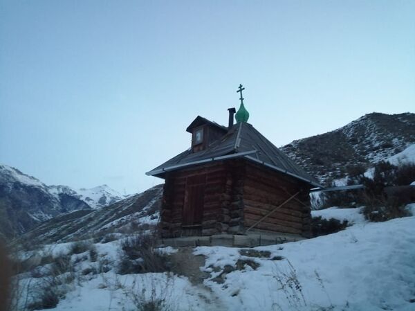 Отшельник 30 лет живет в горах Алматинской области - зачем ему гроб на чердаке Отшельник 30 лет живет в горах Алматинской области - зачем ему гроб на чердаке - Sputnik Казахстан