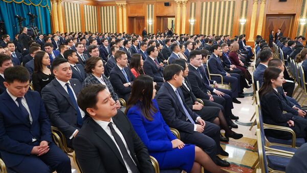 Представители президентского молодежного кадрового резерва на встрече с Касым-Жомартом Токаевым в Акорде - Sputnik Казахстан