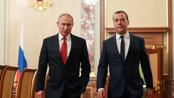 Президент РФ Владимир Путин и экс-глава правительства РФ Дмитрий Медведев - Sputnik Казахстан