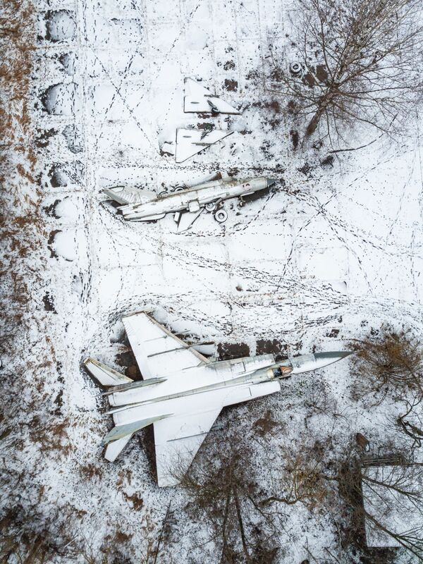 Заброшенная стоянка самолетов одной военной части в Тверской области  - Sputnik Казахстан