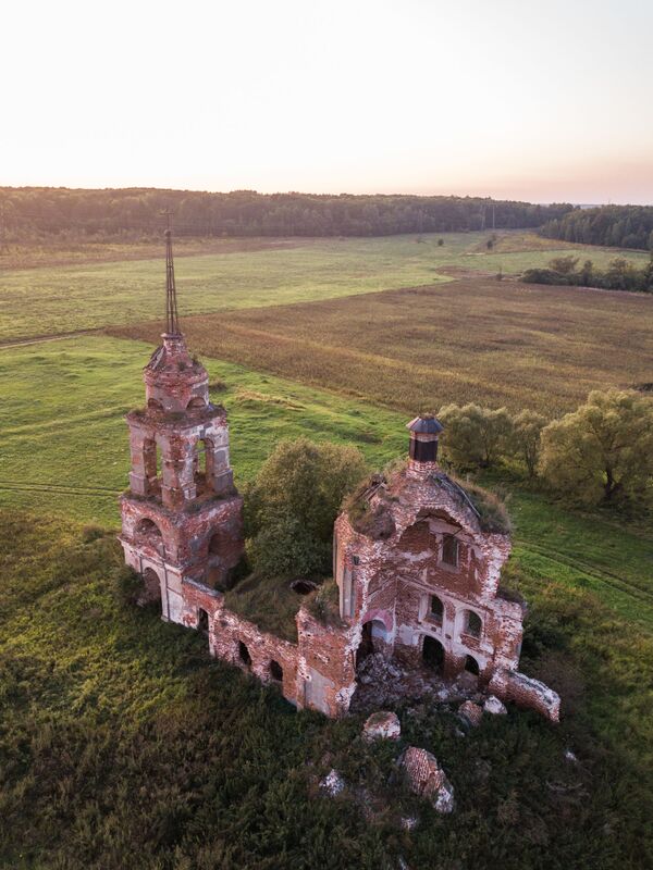 Заброшенная церковь в Орловской области - Sputnik Казахстан