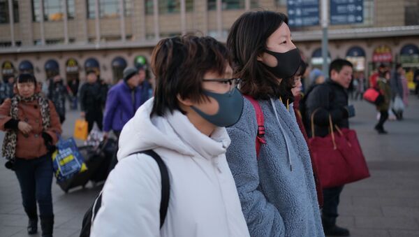 Люди в масках на улицах Пекина, Китай - Sputnik Казахстан