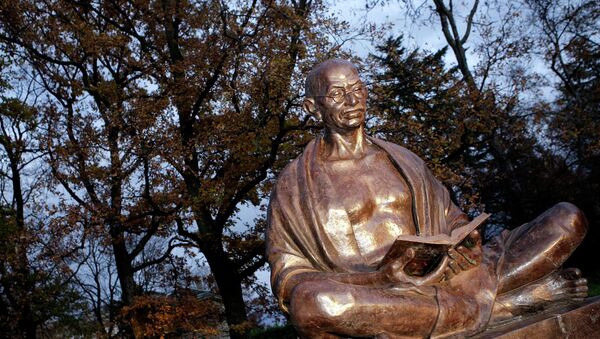 Памятник Махатмы Ганди, архивное фото - Sputnik Казахстан
