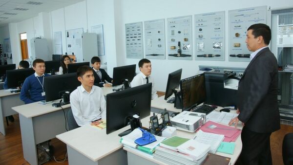 Студенты за компьютерами - Sputnik Казахстан