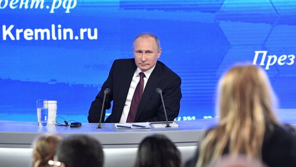 Двенадцатая ежегодная большая пресс-конференция президента РФ Владимира Путина - Sputnik Казахстан