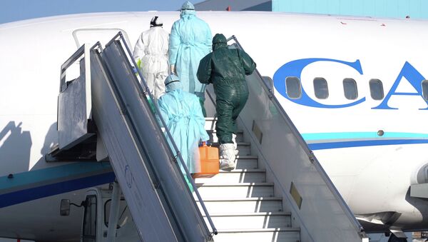 Увезли с коронавирусом из самолета! Учения в аэропорту Алматы - видео - Sputnik Казахстан