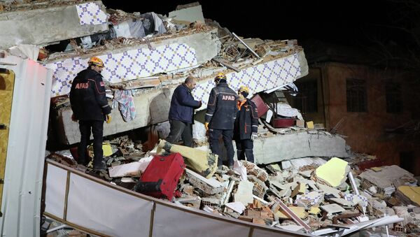 Кадры разрушительного землетрясения в Турции  - Sputnik Қазақстан