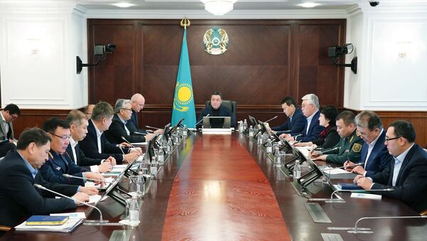 Премьер-министр Казахстана Мамин провел совещание по вопросу защиты населения от коронавируса - Sputnik Қазақстан