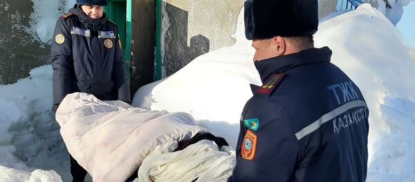 Спасатели эвакуируют роженицу в Акмолинской области - Sputnik Казахстан