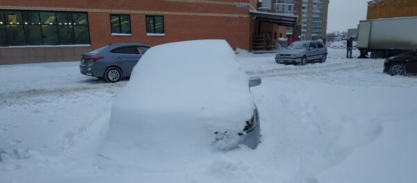 Автомобиль исчез под сугробом в Нур-Султане - фотофакт - Sputnik Казахстан