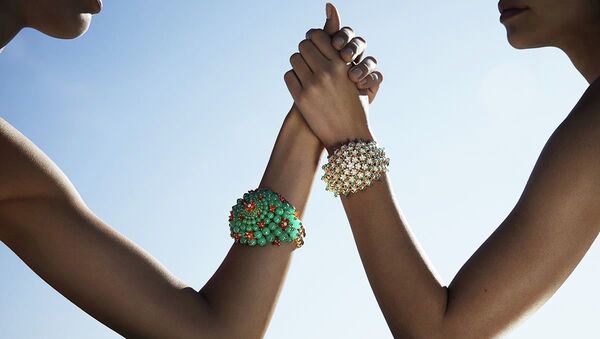 Cartier заключили соглашение с китайской платформой Tmall Luxury Pavilion Cartier заключили соглашение с китайской платформой Tmall Luxury Pavilion - Sputnik Казахстан