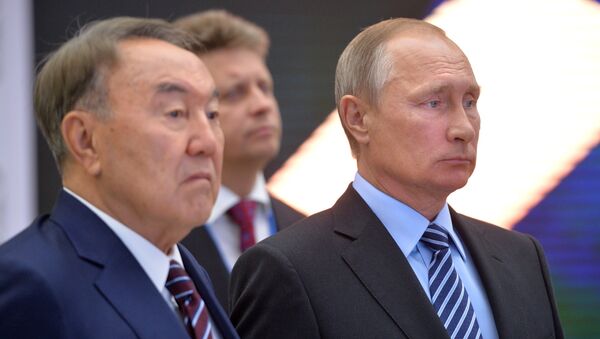 Президент РФ Владимир Путин (справа) и президент Казахстана Нурсултан Назарбаев - Sputnik Казахстан