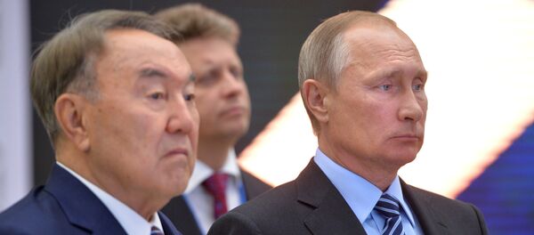 Президент РФ Владимир Путин (справа) и президент Казахстана Нурсултан Назарбаев - Sputnik Казахстан