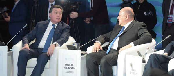 Форум Цифровое будущее глобальной экономики . Михаил Мишустин (справа) и Аскар Мамин (слева) - Sputnik Казахстан