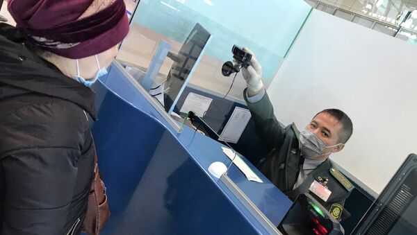 В Международном аэропорту Алматы по-прежнему действуют повышенные меры для недопущения распространения коронавируса - Sputnik Қазақстан