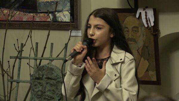 Девочка из Армении удивляет уникальным голосом - видео - Sputnik Казахстан