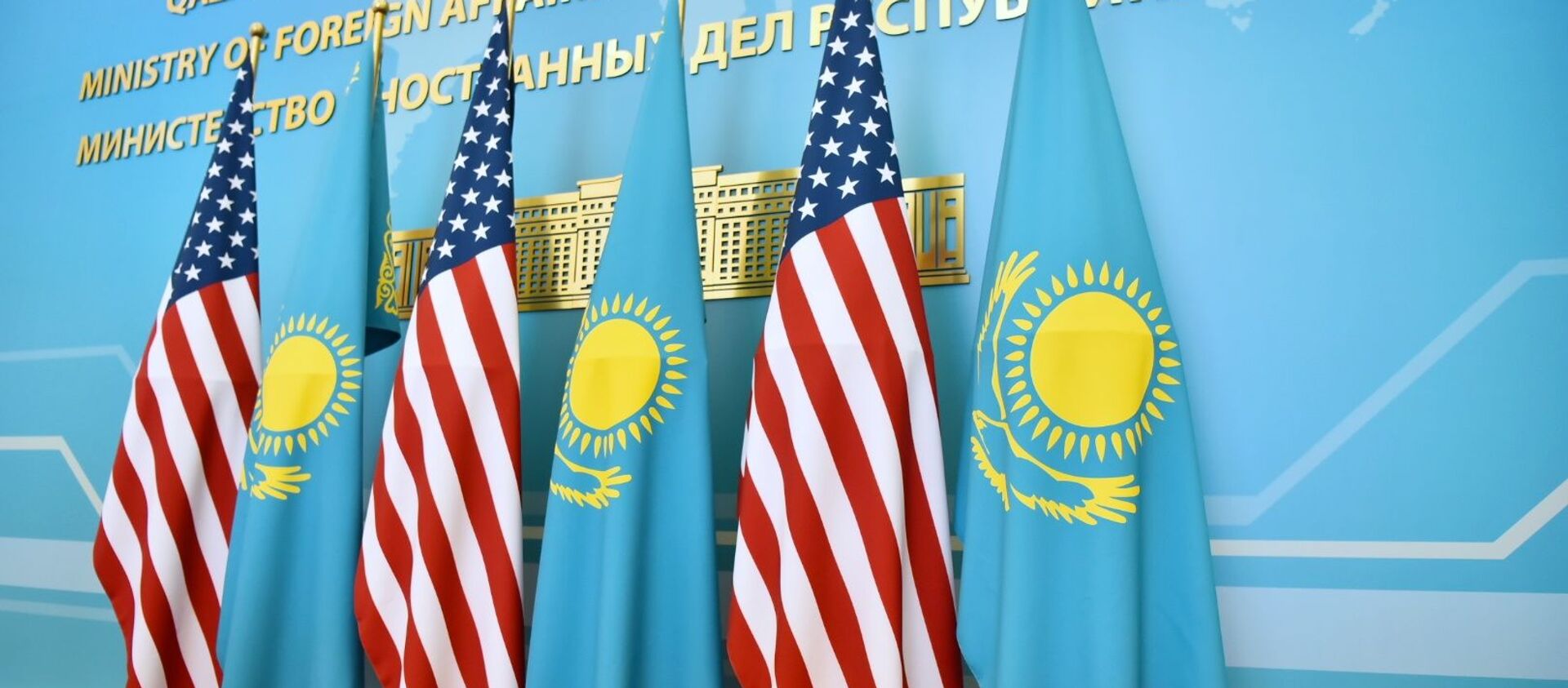 Флаги Казахстана и США - Sputnik Қазақстан, 1920, 23.04.2021