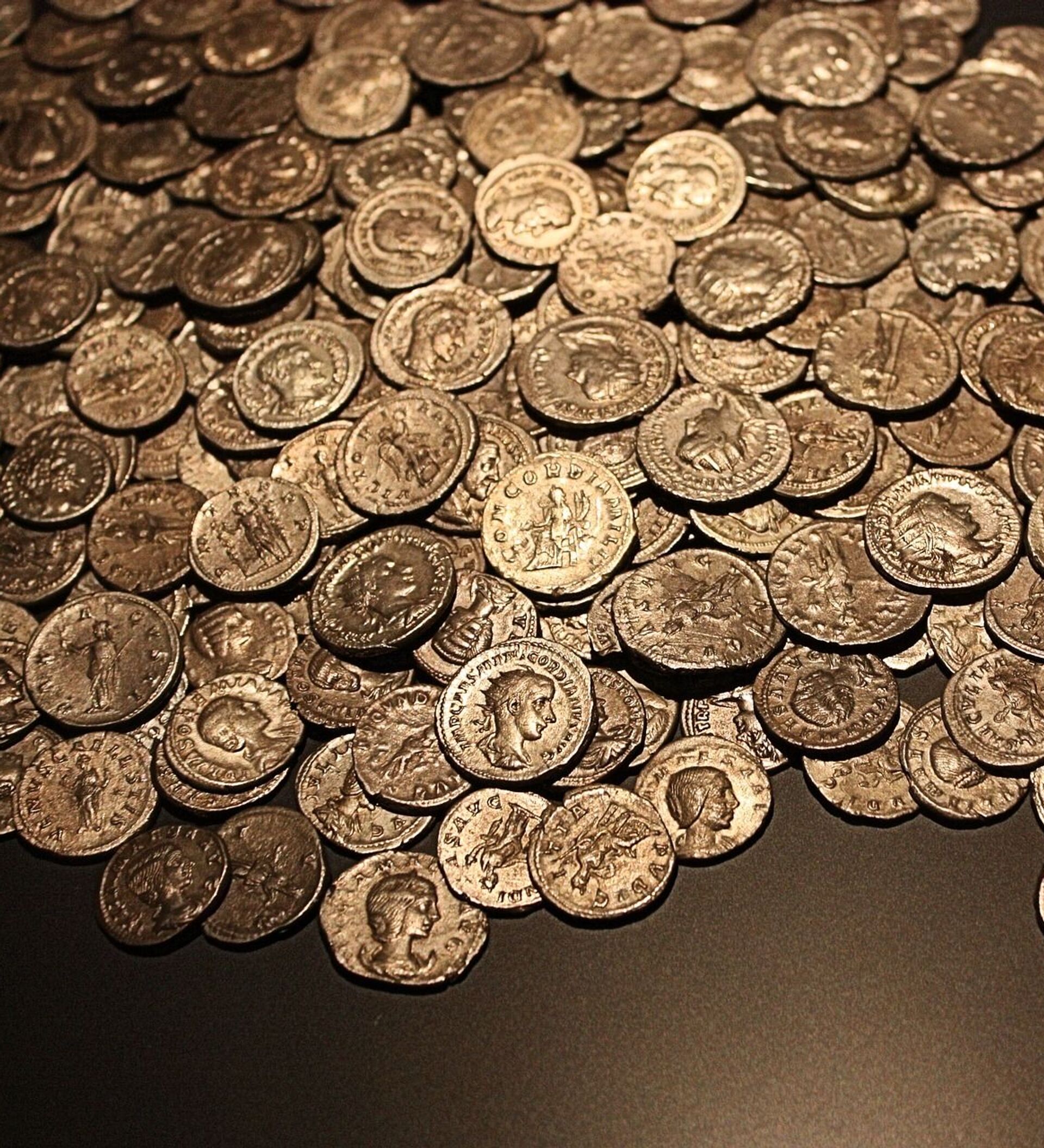 Старинные монеты. Легендарные монеты