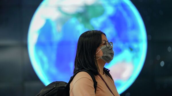 Девушка на фоне фото Земли - Sputnik Казахстан