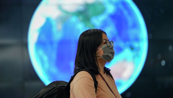 Девушка в защитной маске - Sputnik Казахстан