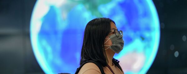 Девушка в защитной маске - Sputnik Қазақстан