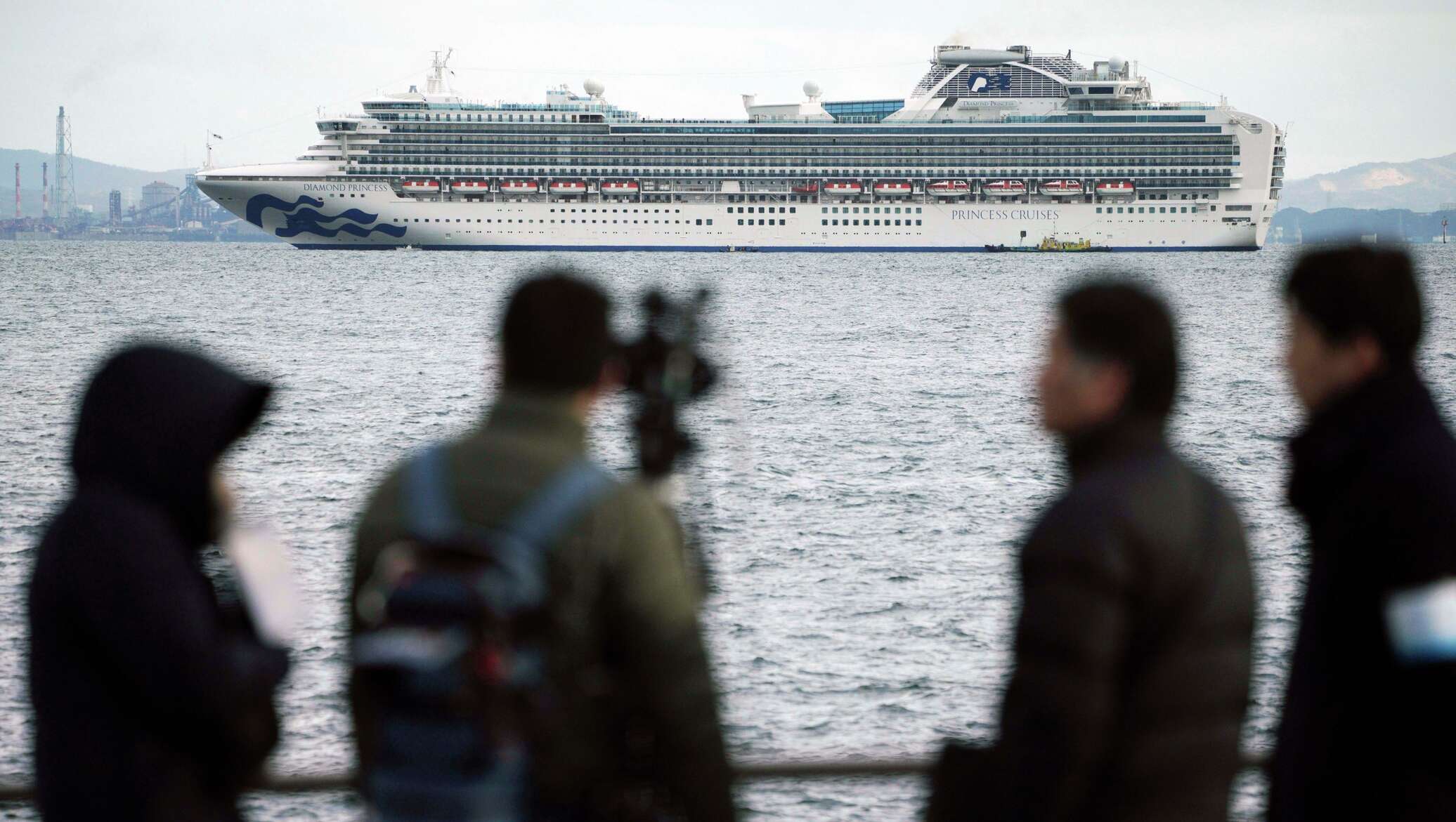 Пассажиры круизного лайнера. Карантин на лайнере Diamond Princess. На борту круизного лайнера. Круизный лайнер с пассажирами. Пассажиры корабль.