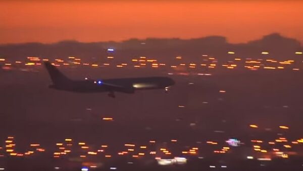 Аварийная посадка пассажирского самолета Air Canada в аэропорту Мадрида - видео - Sputnik Казахстан