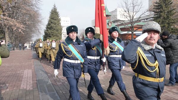 Знамя Панфиловской дивизии пронесут по 40 городам Казахстана - видео - Sputnik Казахстан