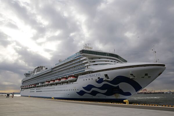 Запертые на корабле: еще у 10 пассажиров круизного лайнера выявлен коронавирус - Sputnik Казахстан