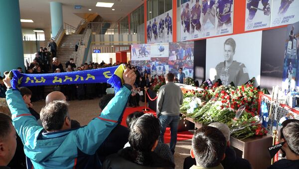 Любил спорт, подавал надежды – прощание с 18 летним хоккеистом Виленом Прокофьевым - видео - Sputnik Казахстан