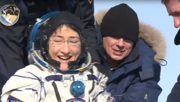 Астронавтка Кристина Кук вернулась на землю с рекордом - видео NASA - Sputnik Казахстан