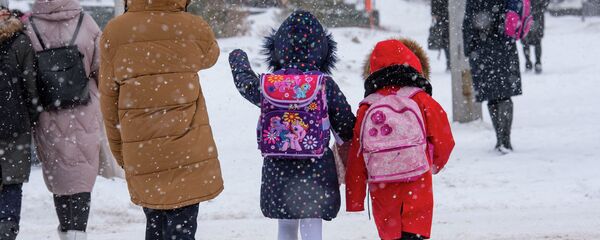 Школьники зимой Школьники зимой - Sputnik Казахстан