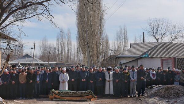 На похороны погибших в селах Масанчи и Сортобе собраются тысячи людей - Sputnik Казахстан