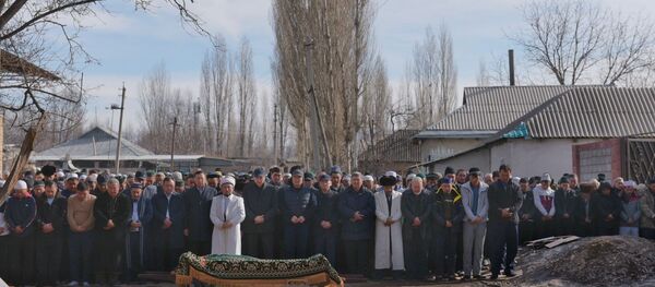 На похороны погибших в селах Масанчи и Сортобе собраются тысячи людей На похороны погибших в селах Масанчи и Сортобе собраются тысячи людей - Sputnik Казахстан