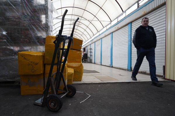 Два рынка в Алматы, закрытые после беспорядков в Кордае, взяты под охрану Нацгвардии - Sputnik Казахстан