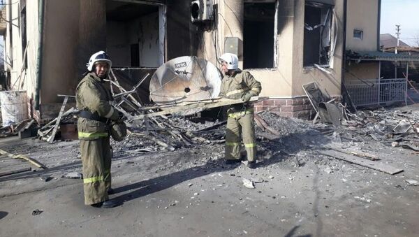 Пожарные разбирают завалы в Кордайском районе - Sputnik Казахстан