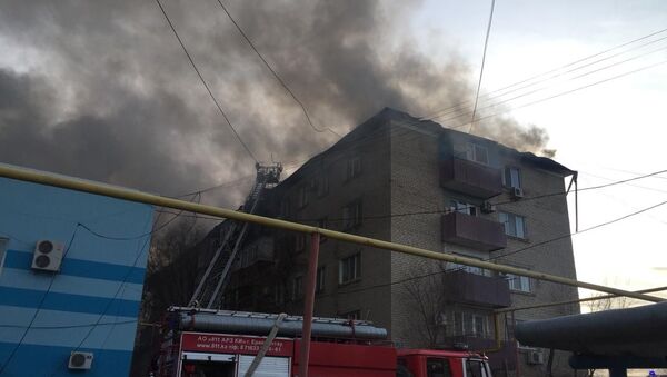 Пожар кровли дома в Атырау - Sputnik Казахстан